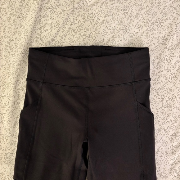 Lululemon Black Leggings with Pockets - Picture 1 of 4